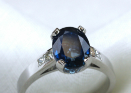 Bague-saphir-diamants-or-blanc-Bijouterie-et-joaillerie-Hoche