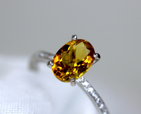 Bague or blanc tourmaline jaune diamants