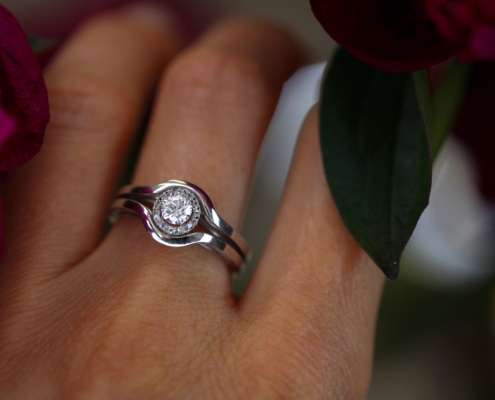 bague de fiancailles ronde or blanc et diamants 6