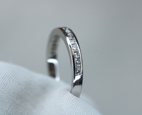 Alliance calibré - Or blanc 18K & diamants