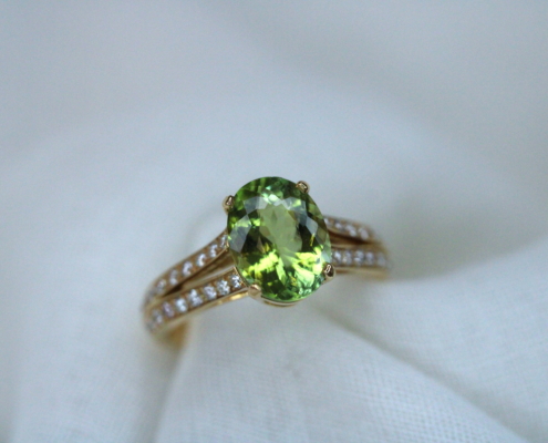 Bague en or jaune 18K - Tourmaline verte & diamants