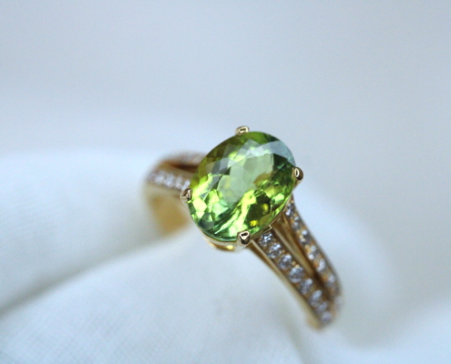 Bague en or jaune 18K - Tourmaline verte & diamants