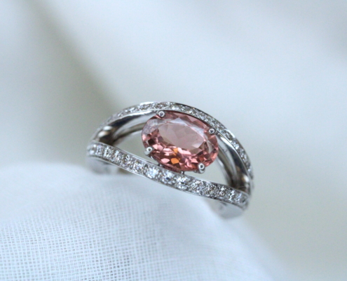 Bague en or blanc 18K - Tourmaline rose & diamants