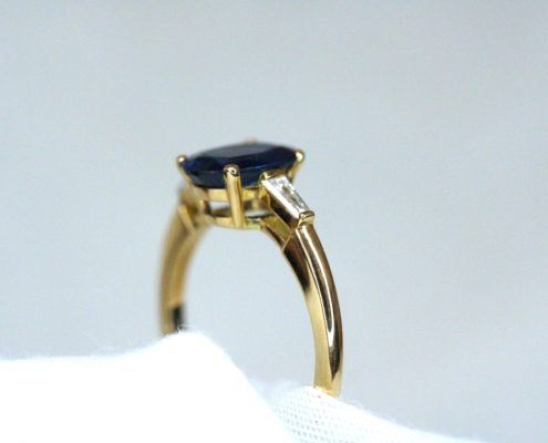 Bague en or jaune 18K - Saphir et diamants